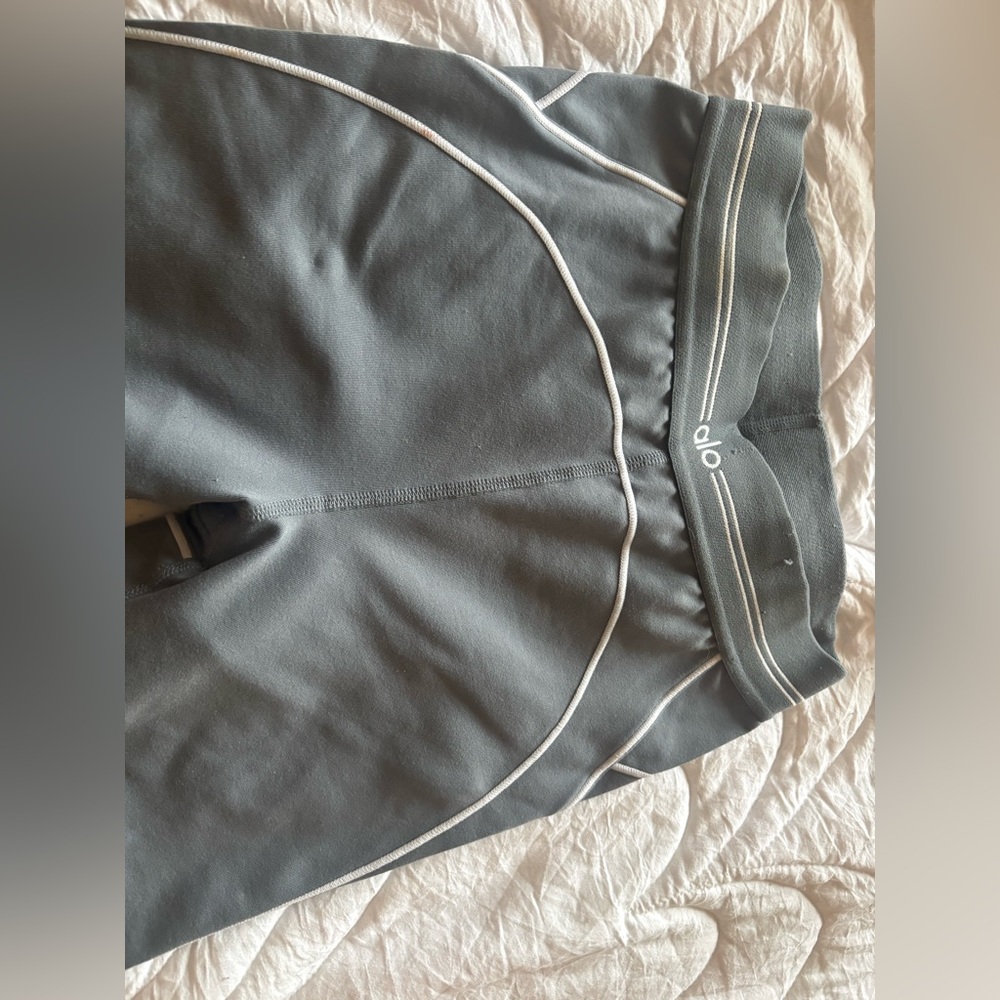 ALO Yoga Charcoal Leggings with Ivory Accents